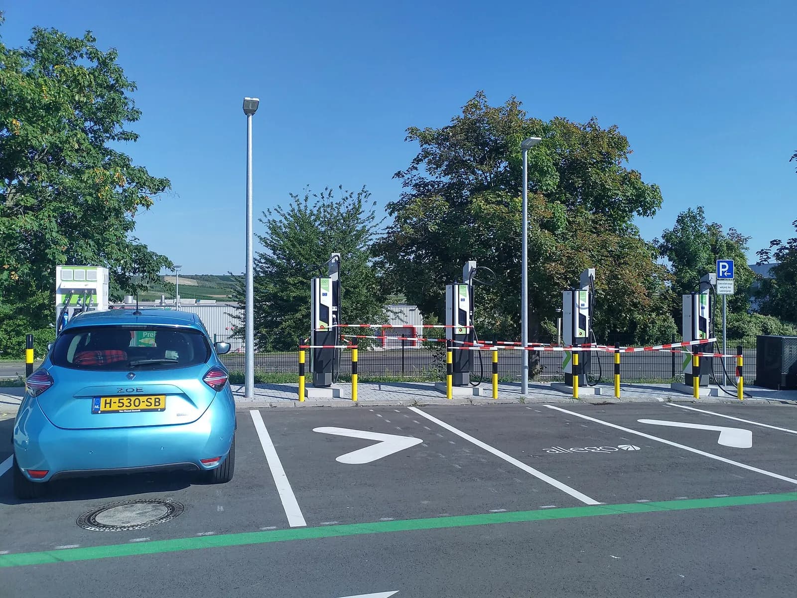 Bornes de recharge sur un parking